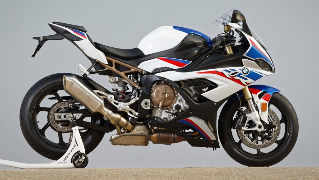 Dominating the Track: The BMW S1000RR in Action插图4