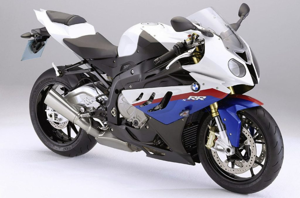 Dominating the Track: The BMW S1000RR in Action插图