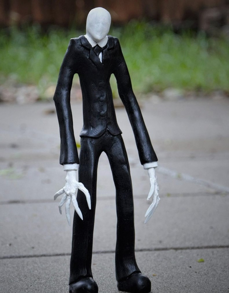 The Tall and Faceless: Slenderman Action Figure插图4