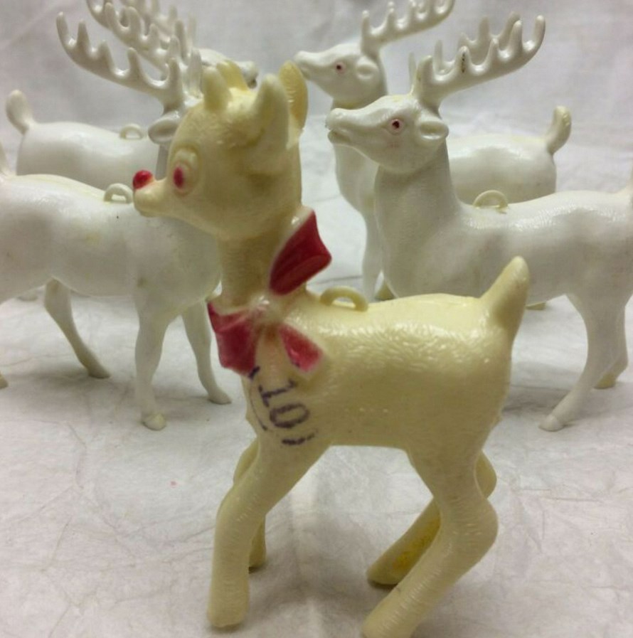 Best Plastic Christmas Reindeer: Festive and Durable Choices插图2
