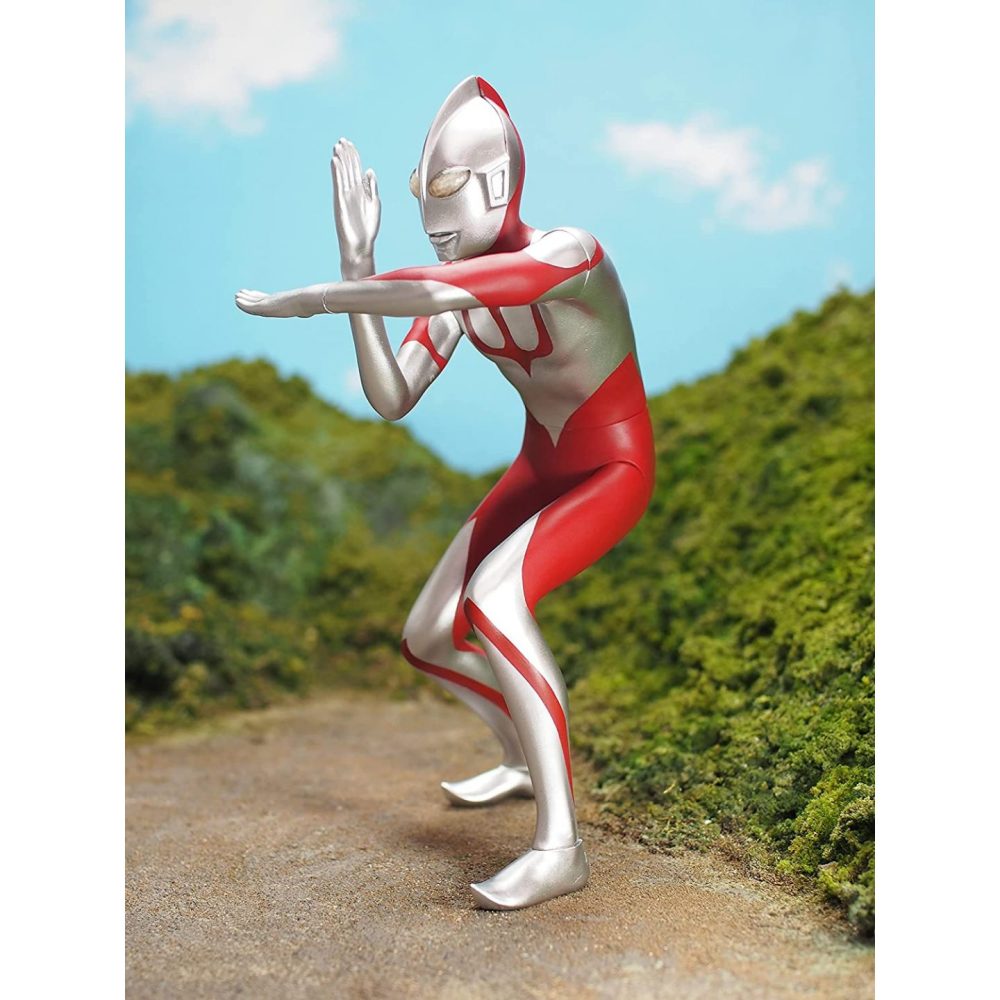 Ultraman fighting pose